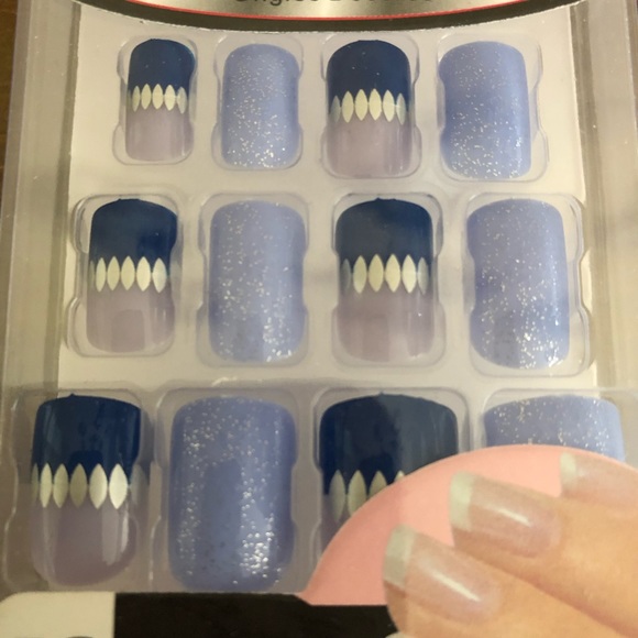 Brand new Nailicious glue on nails - Picture 3 of 3